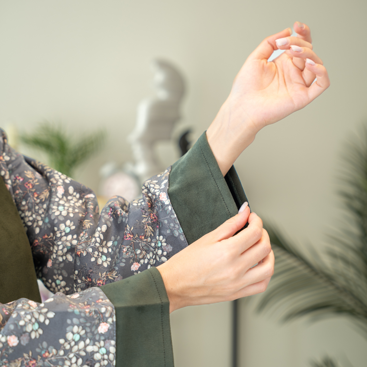 Elegant winter jalabiya with a distinctive modern design - 4535