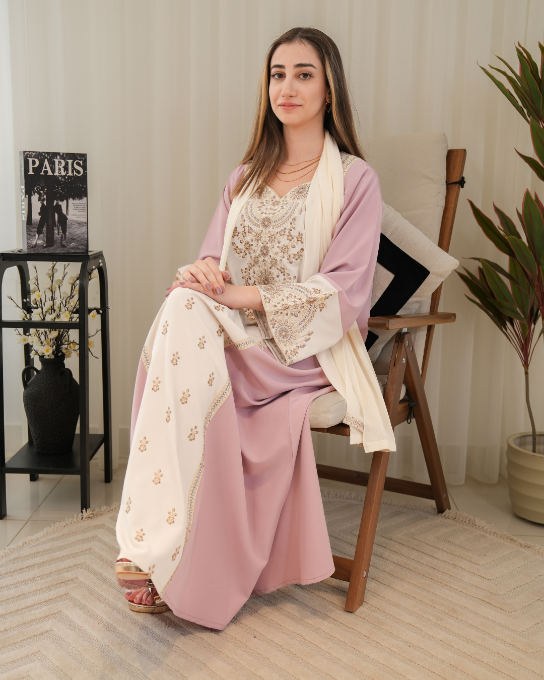 ZR720 - جلابية ذوق راقٍ بإطلالة محتشمة