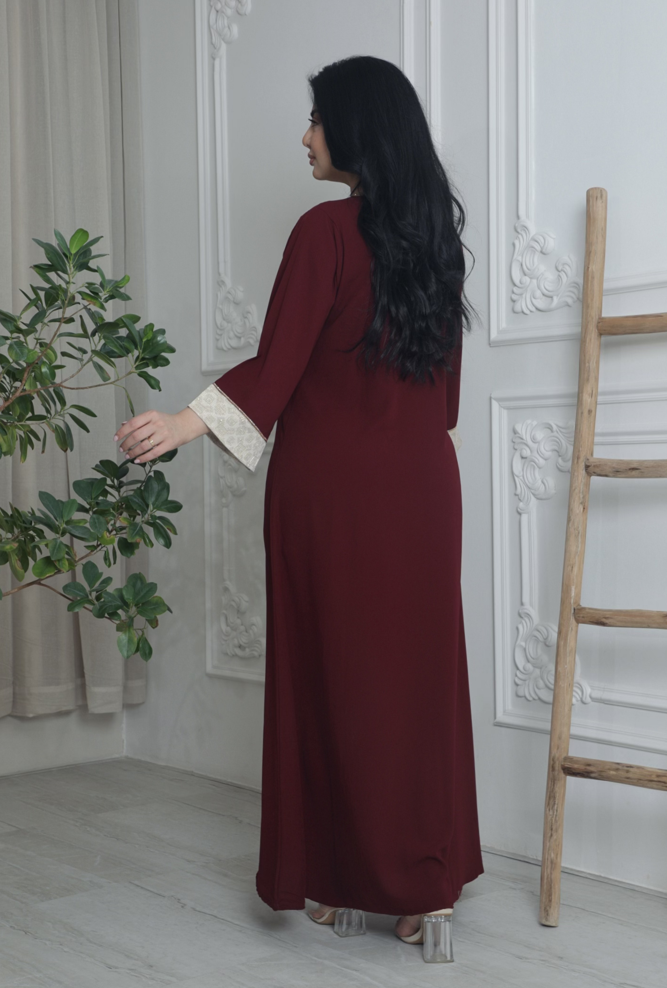 ZR 842 - جلابية ذوق راقٍ بإطلالة محتشمة