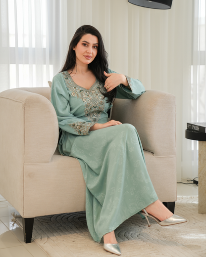 4654 - جلابية ذوق راقٍ بإطلالة محتشمة