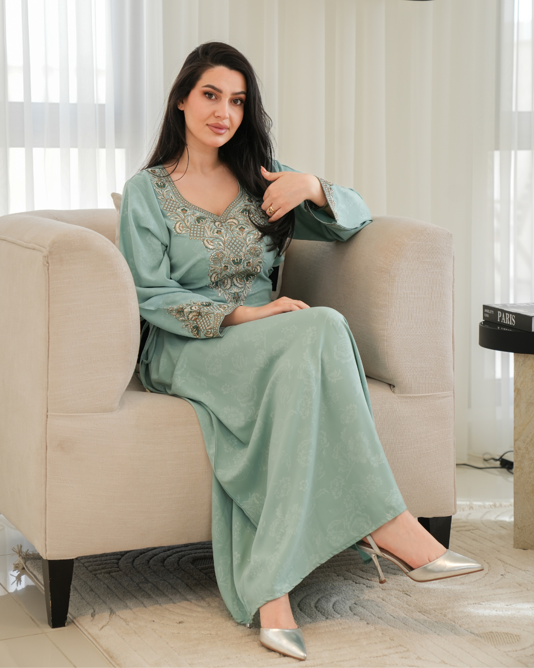 4654 - جلابية ذوق راقٍ بإطلالة محتشمة