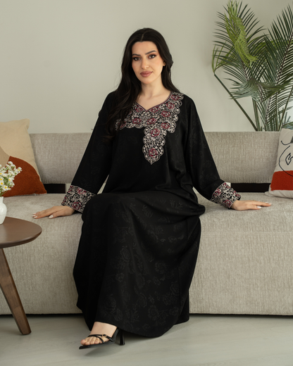 4562 - جلابية ذوق راقٍ بإطلالة محتشمة