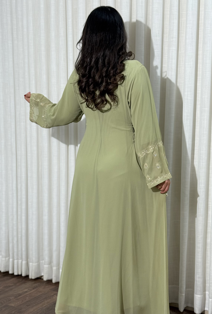 4566 - جلابية ذوق راقٍ بإطلالة محتشمة