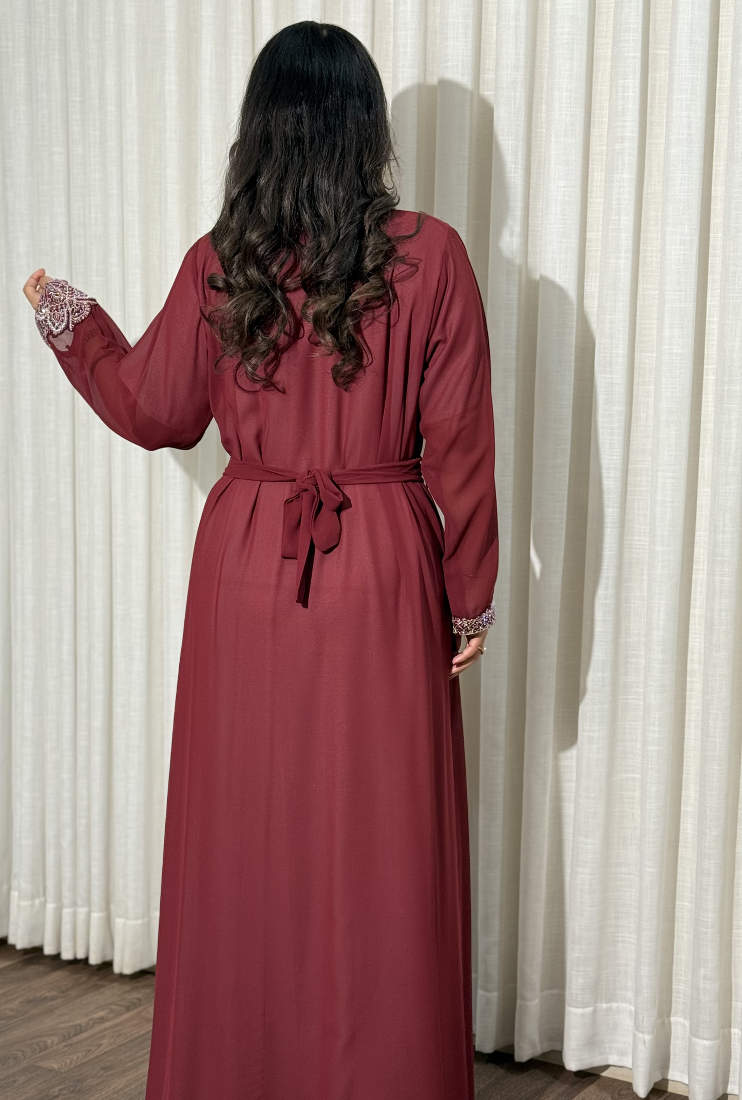 Zr748 - جلابية ذوق راقٍ بإطلالة محتشمة