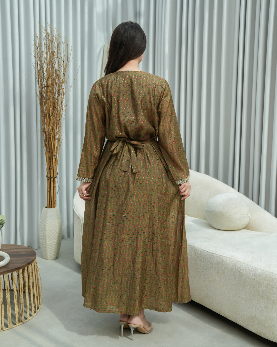 ZR663 - جلابية ذوق راقٍ بإطلالة محتشمة