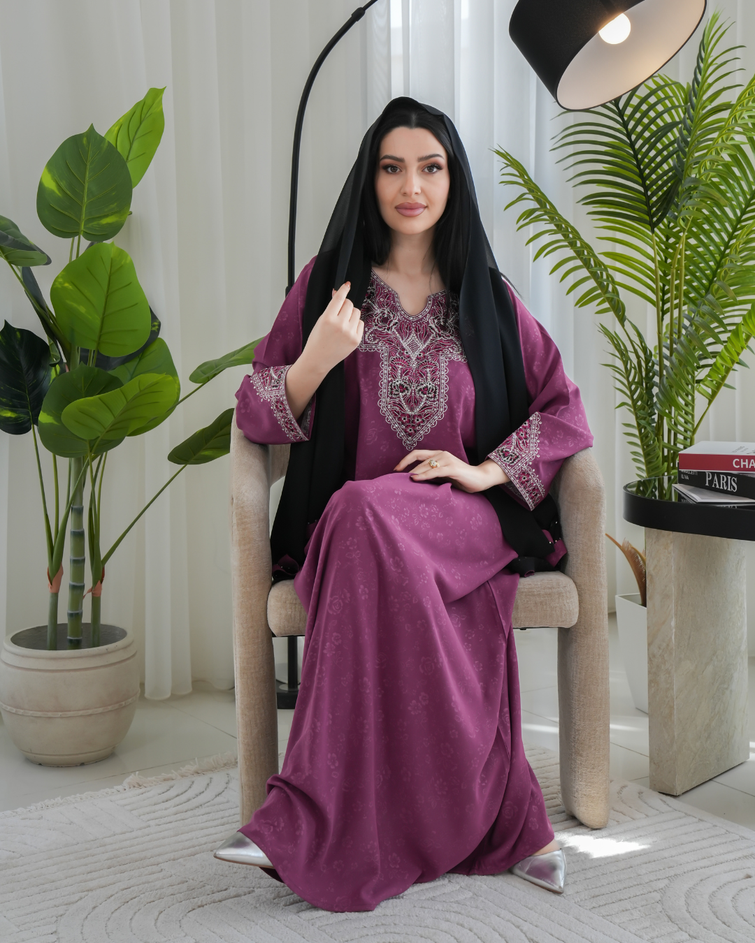 4662 - جلابية ذوق راقٍ بإطلالة محتشمة