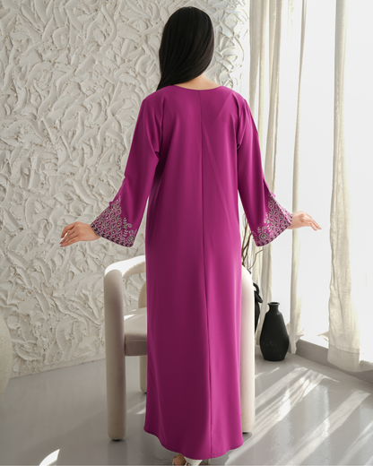 4611 - جلابية ذوق راقٍ بإطلالة محتشمة