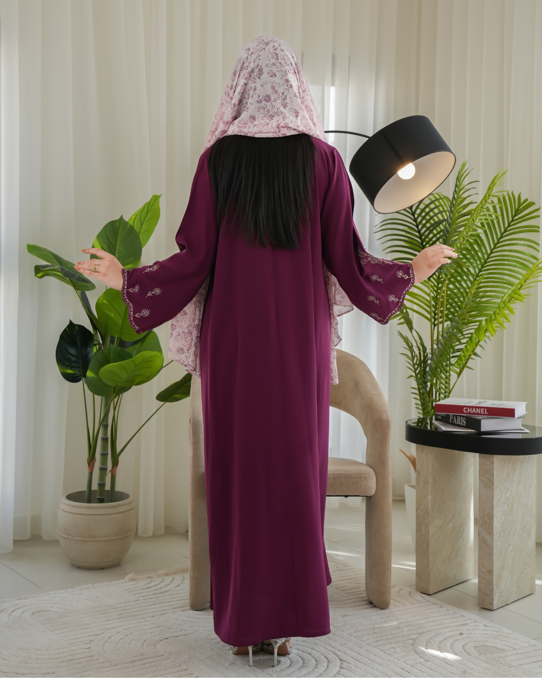 4666 - جلابية ذوق راقٍ بإطلالة محتشمة