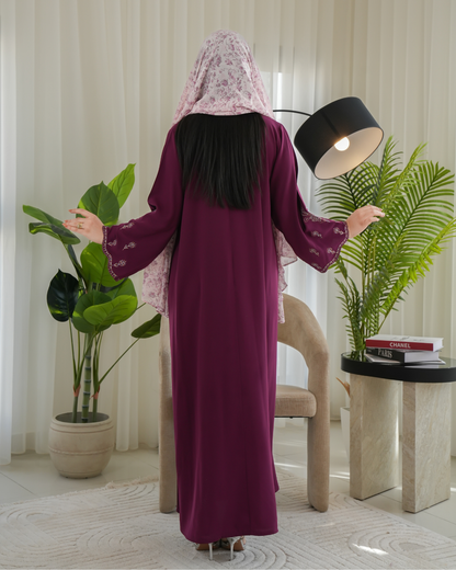 4666 - جلابية ذوق راقٍ بإطلالة محتشمة