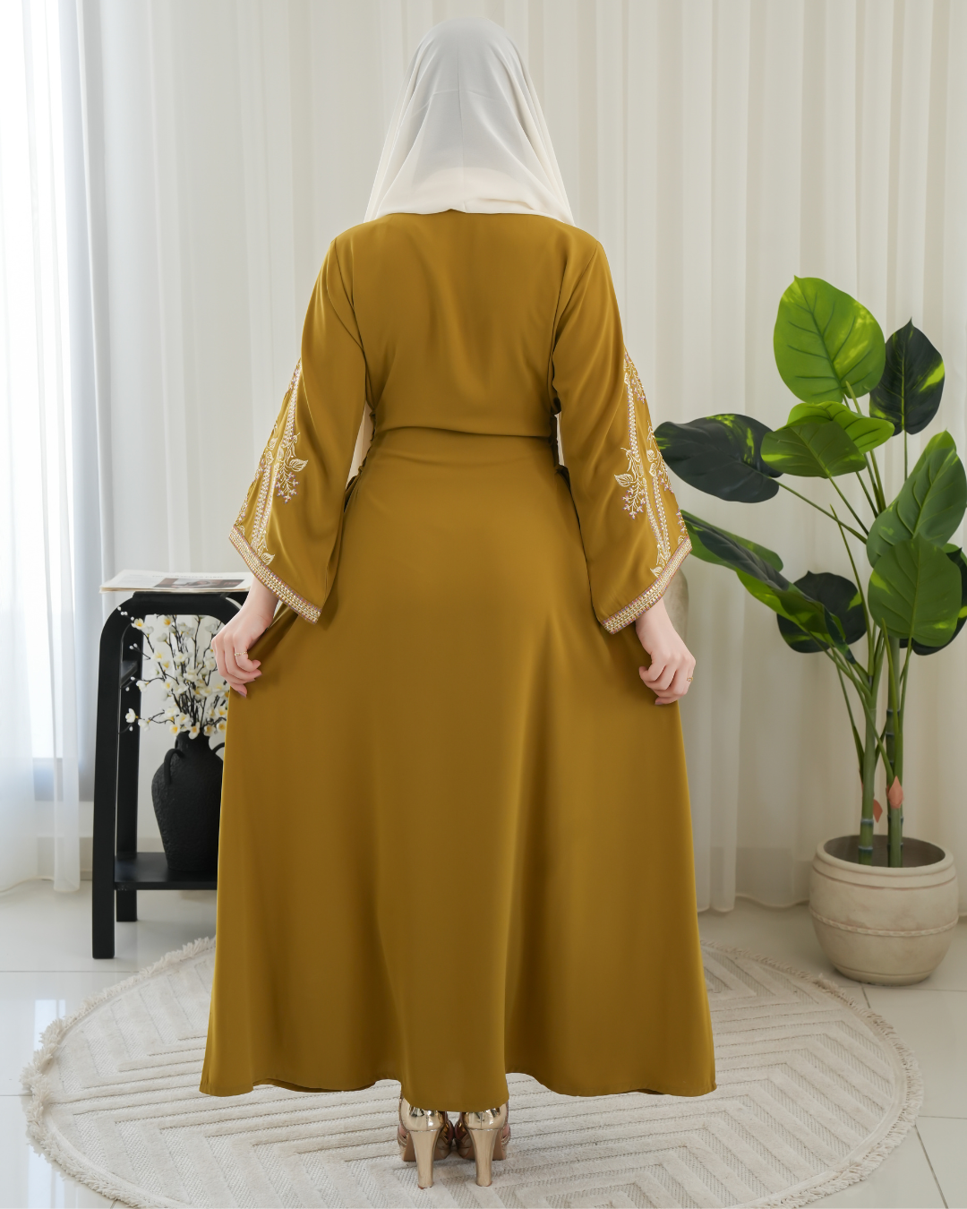 ZR733 - جلابية ذوق راقٍ بإطلالة محتشمة