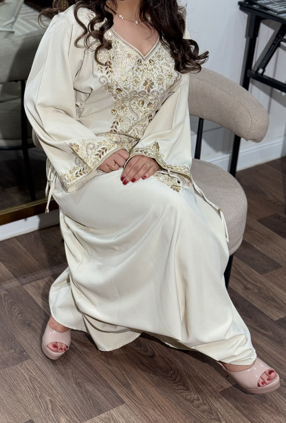 ZR 749 - جلابية ذوق راقٍ بإطلالة محتشمة