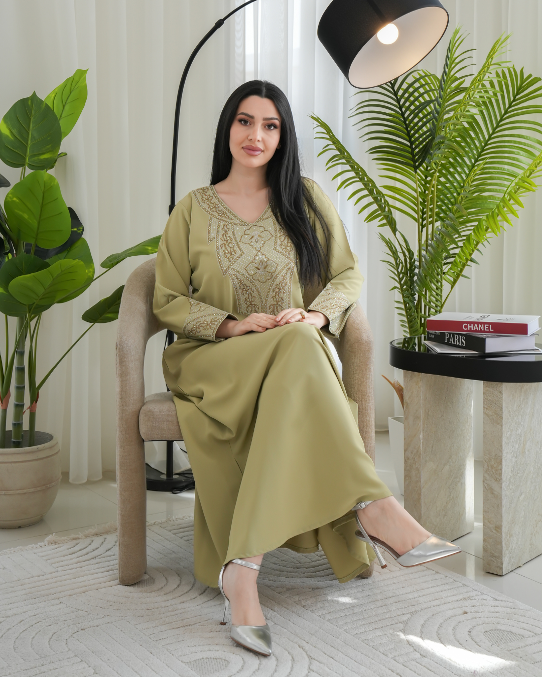 4664 - جلابية ذوق راقٍ بإطلالة محتشمة