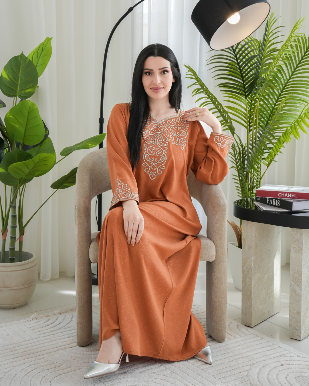 4663 - جلابية ذوق راقٍ بإطلالة محتشمة