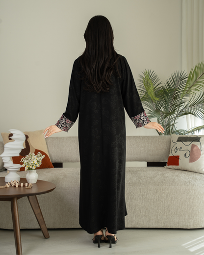 4562 - جلابية ذوق راقٍ بإطلالة محتشمة