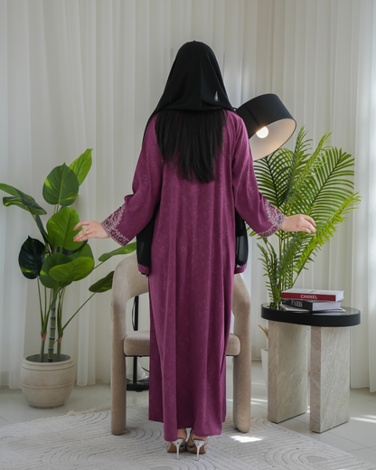 4662 - جلابية ذوق راقٍ بإطلالة محتشمة