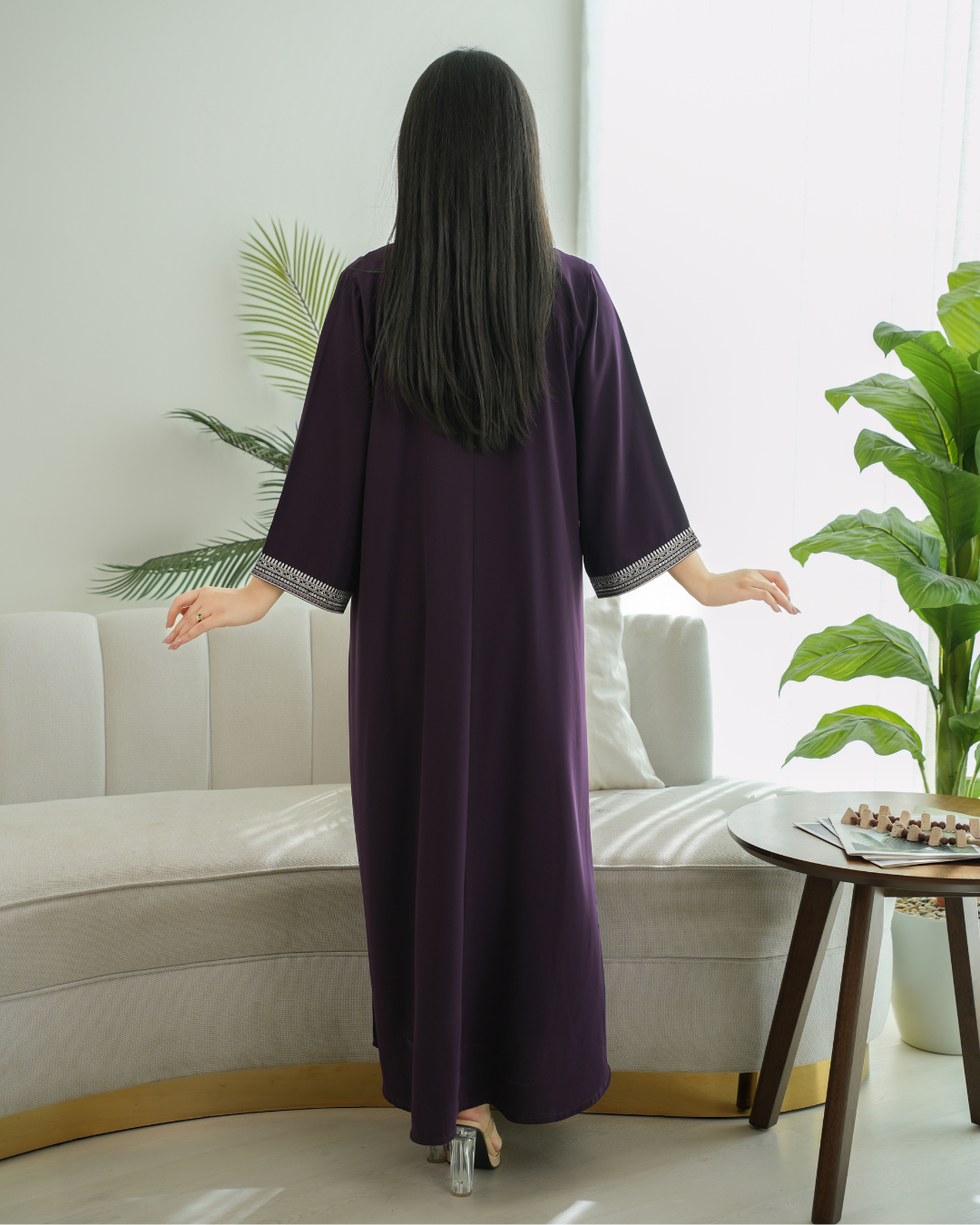 4511 - جلابية ذوق راقٍ بإطلالة محتشمة