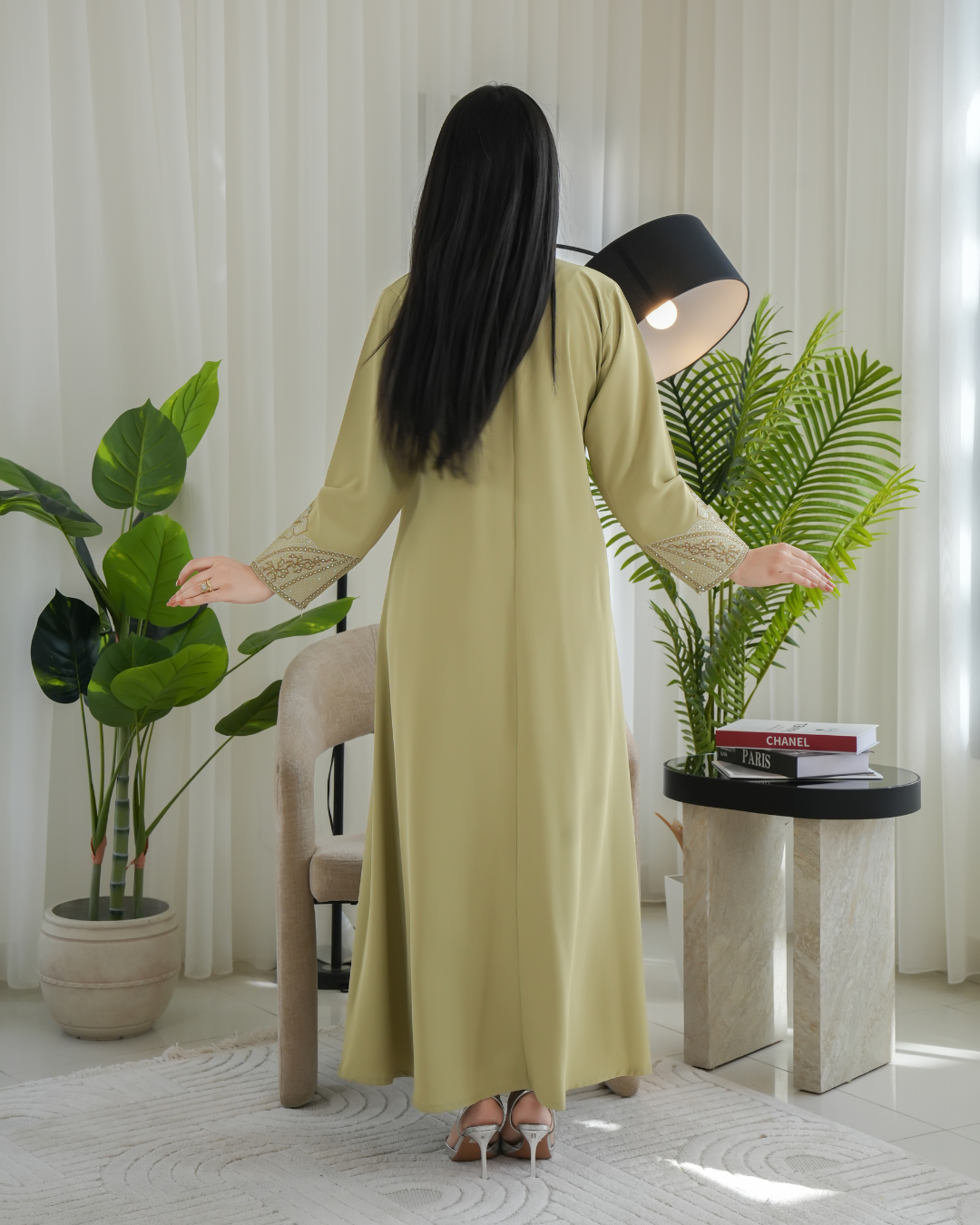 4664 - جلابية ذوق راقٍ بإطلالة محتشمة